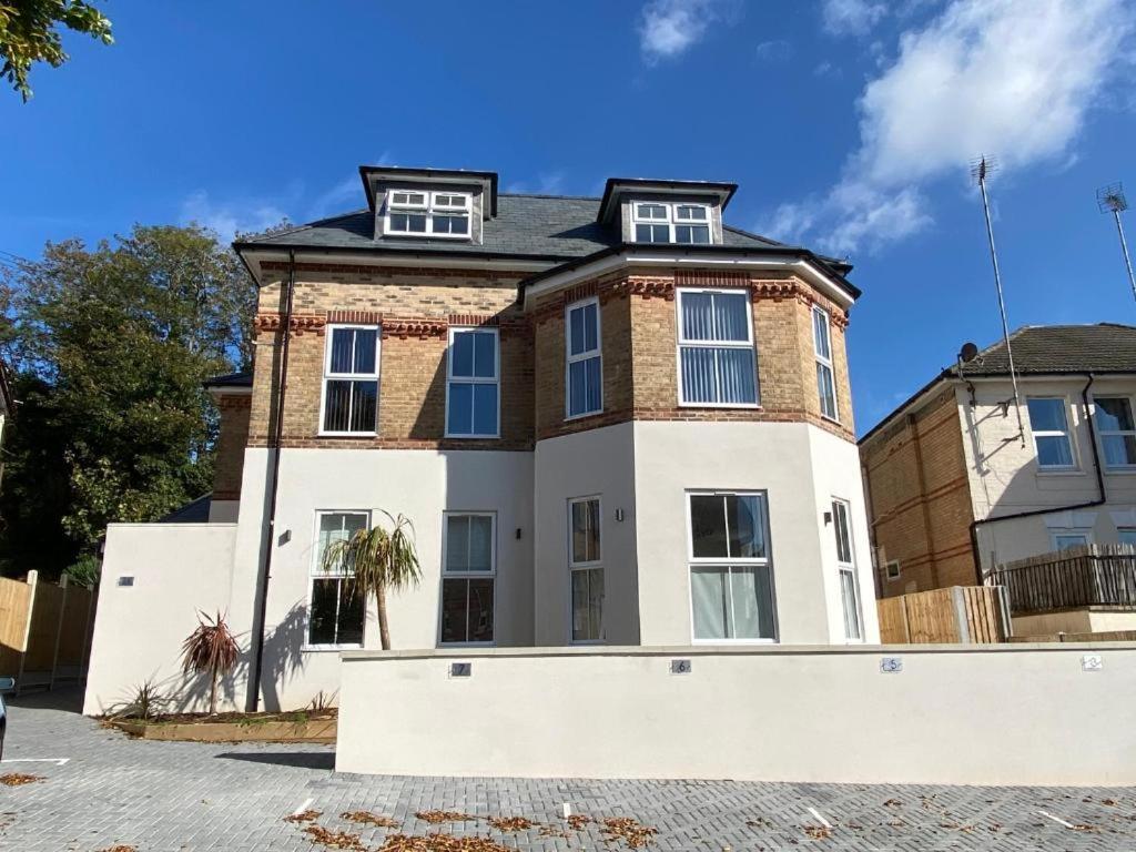 Bright, Vibrant New 1 Bedroom Town Centre Parking Bournemouth Eksteriør billede