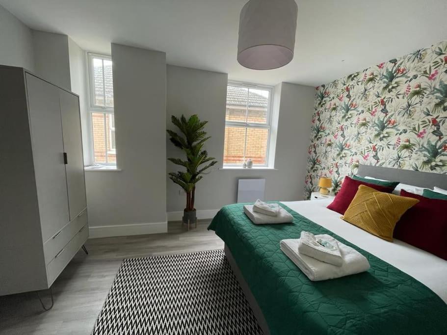 Bright, Vibrant New 1 Bedroom Town Centre Parking Bournemouth Eksteriør billede