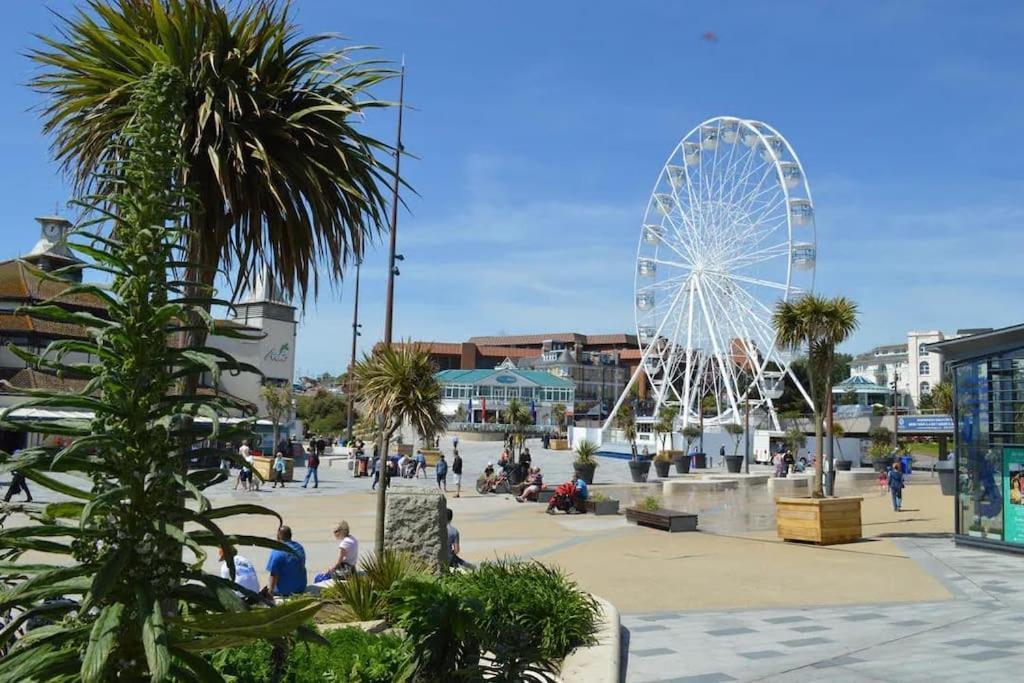 Bright, Vibrant New 1 Bedroom Town Centre Parking Bournemouth Eksteriør billede