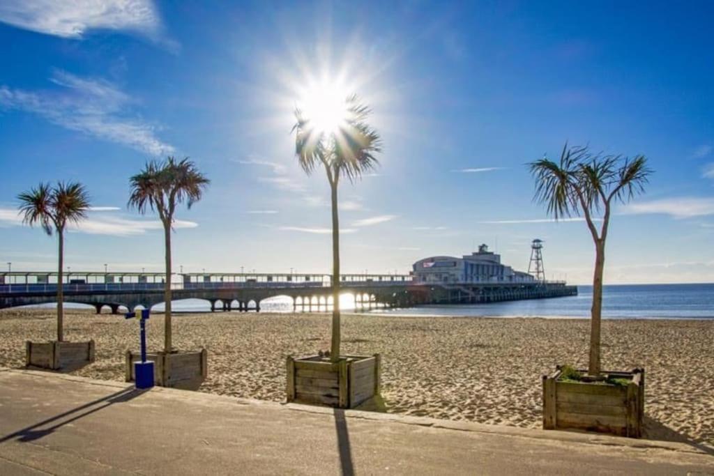 Bright, Vibrant New 1 Bedroom Town Centre Parking Bournemouth Eksteriør billede