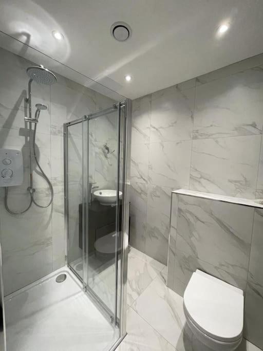 Bright, Vibrant New 1 Bedroom Town Centre Parking Bournemouth Eksteriør billede